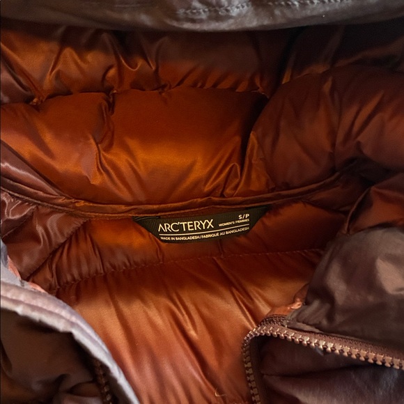 Arc'teryx Women's Puffer Coat - Dark Maroon /Brown - Picture 3 of 8